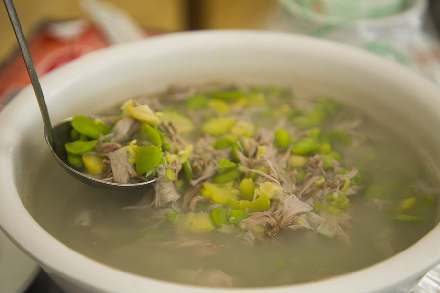 @干饭人：乘着动车到临沧，佤山凤城带你领略临沧美食