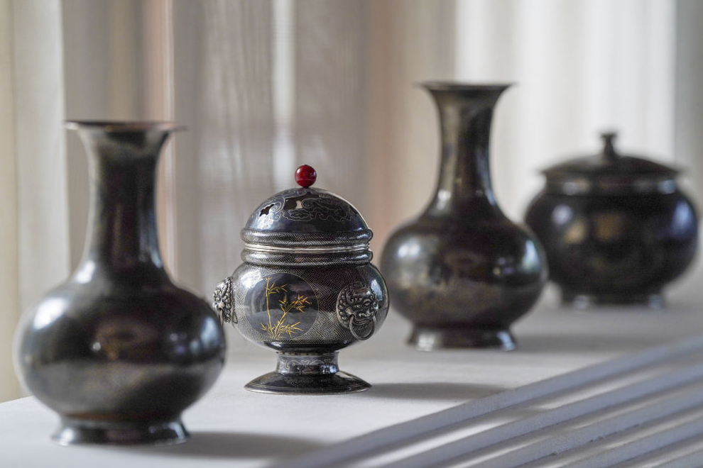 镜观·非遗丨乌铜作纸，白银为墨，淬炼时光的金属诗篇