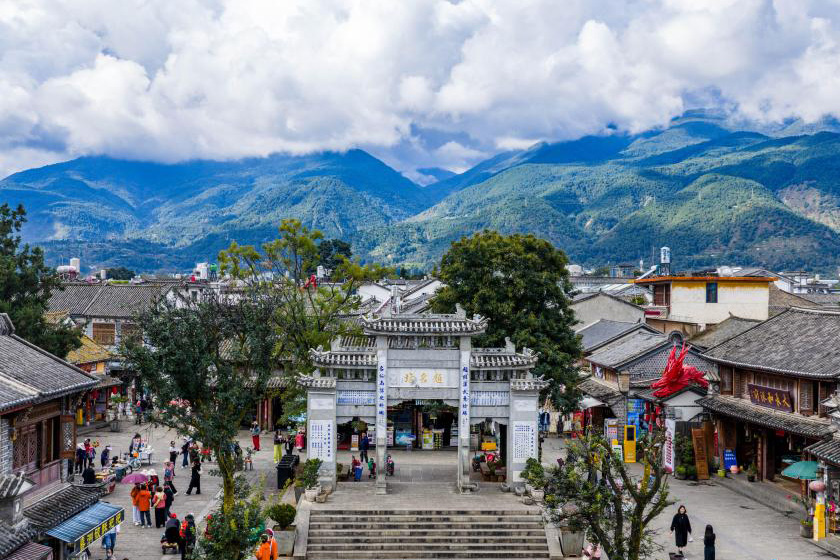 云南大理喜洲古镇迎客来