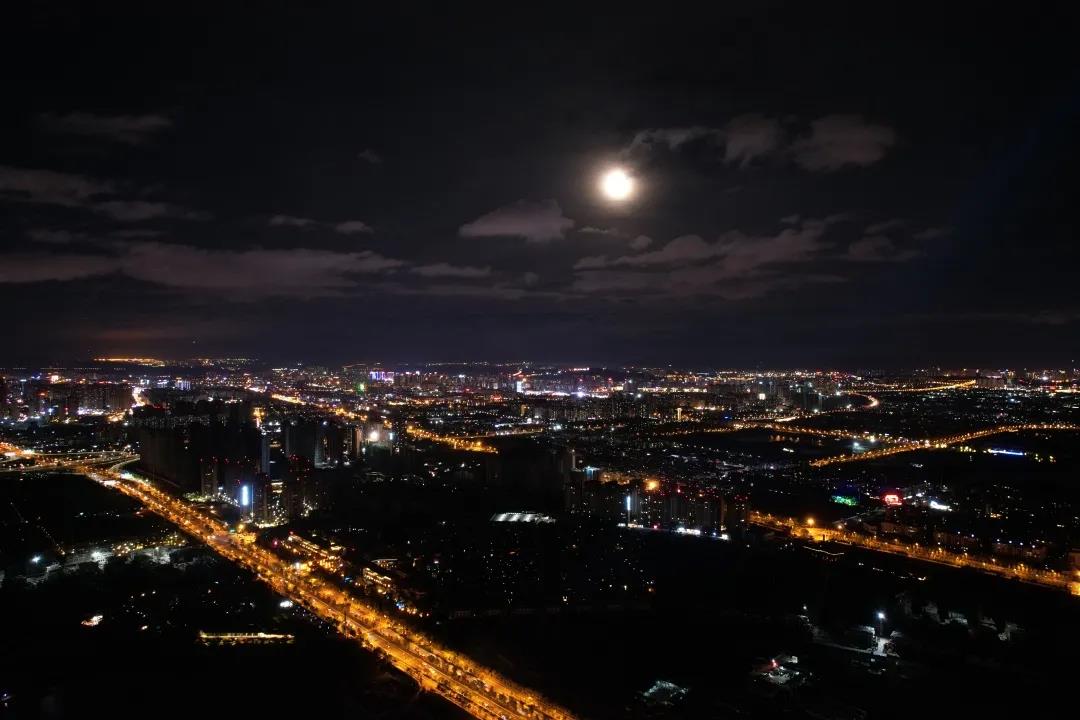 来这里，看昆明最酷炫的夜景灯光秀！